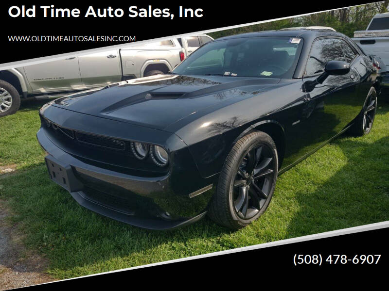 2016 Dodge Challenger R/T's photo