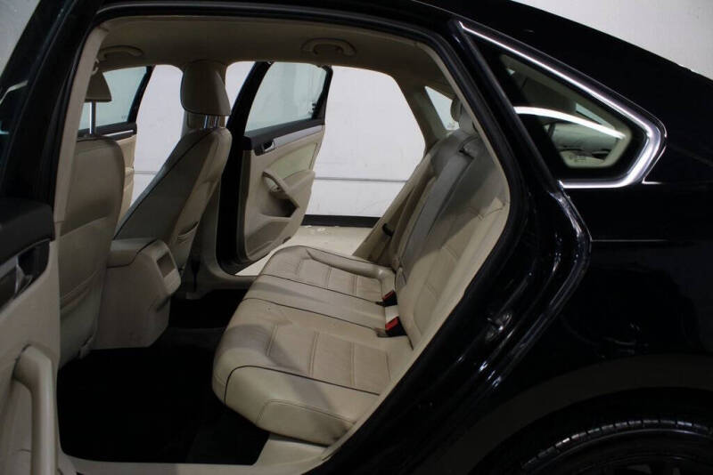 2017 Volkswagen Passat 1.8T R-Line