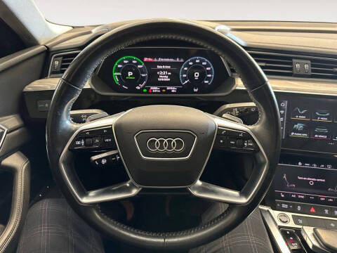 2021 Audi e-tron quattro Premium