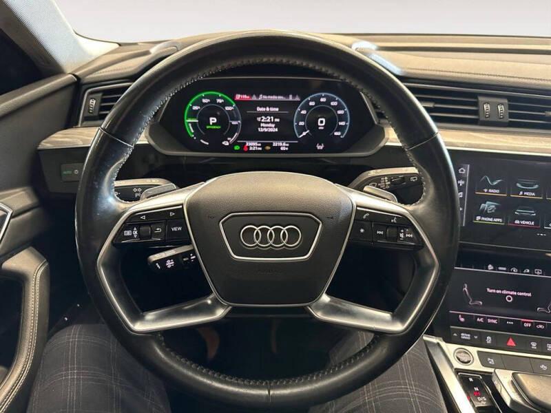 2021 Audi e-tron quattro Premium