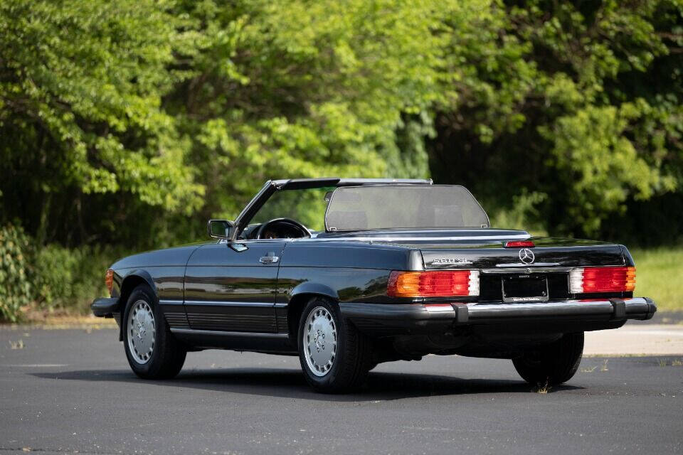 1988 Mercedes-Benz 560-Class for sale at Autowerks in Cary, IL