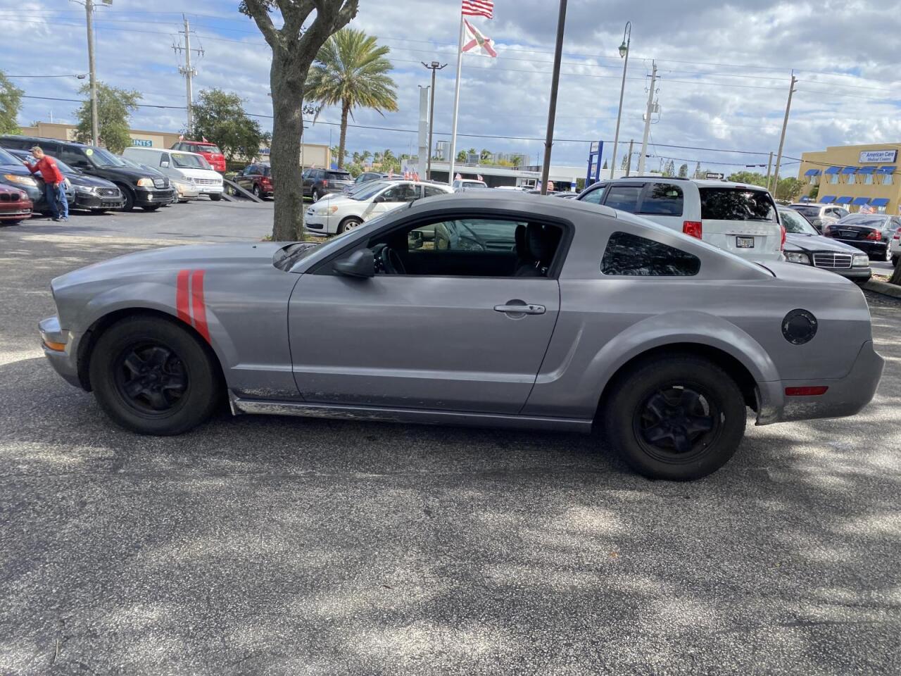2006 Ford Mustang  - $10,990