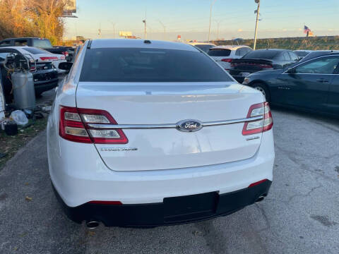 2017 Ford Taurus SE