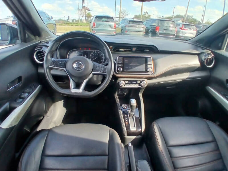 2020 Nissan Kicks SR