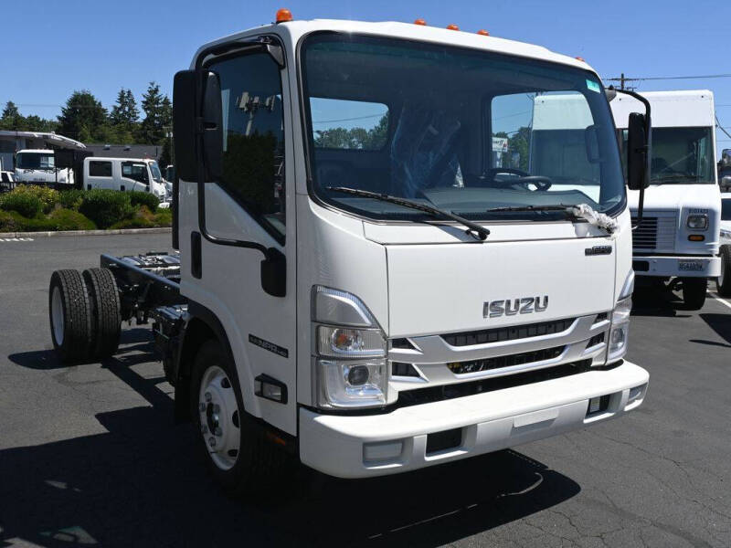 2024 Isuzu NPR HD 1F2