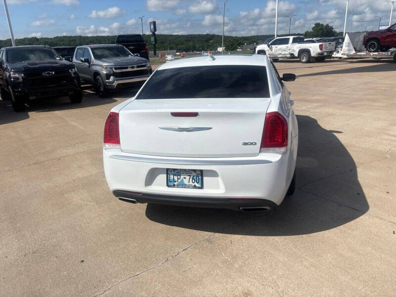 2016 Chrysler 300 Limited