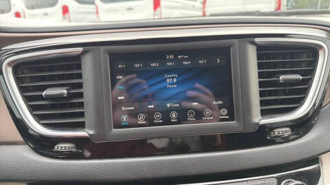 2021 Chrysler Voyager LX