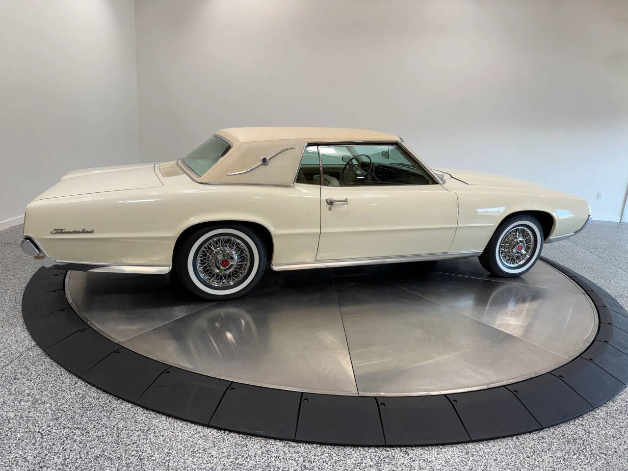 1967 Ford Thunderbird 22