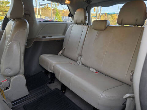 2013 Toyota Sienna XLE 8-Passenger
