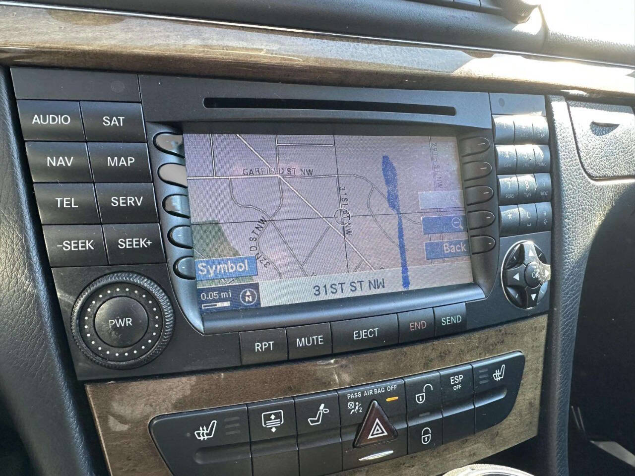 Mercedes-BenzE-Class32