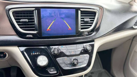 2017 Chrysler Pacifica Touring-L