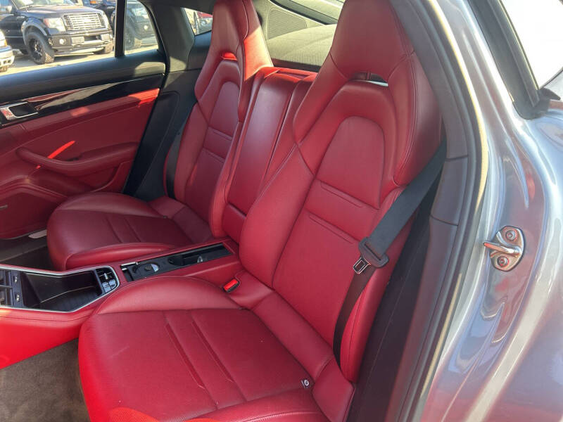 2018 Porsche Panamera 4
