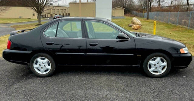 2001 Nissan Altima for sale at QUEENSGATE AUTO SALES in York, PA