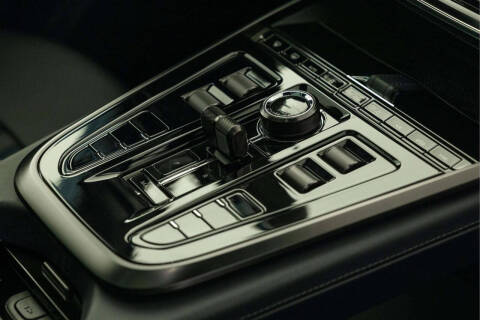 2025 Aston Martin DBX 707