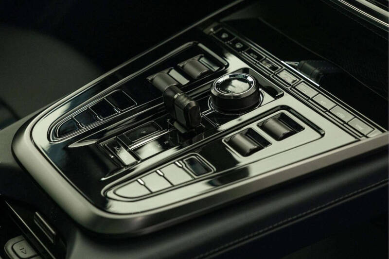 2025 Aston Martin DBX 707