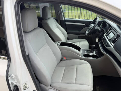 2015 Toyota Highlander LE