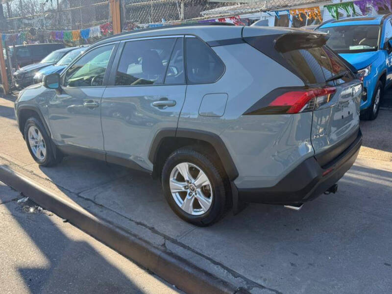 2020 Toyota RAV4 Hybrid XLE