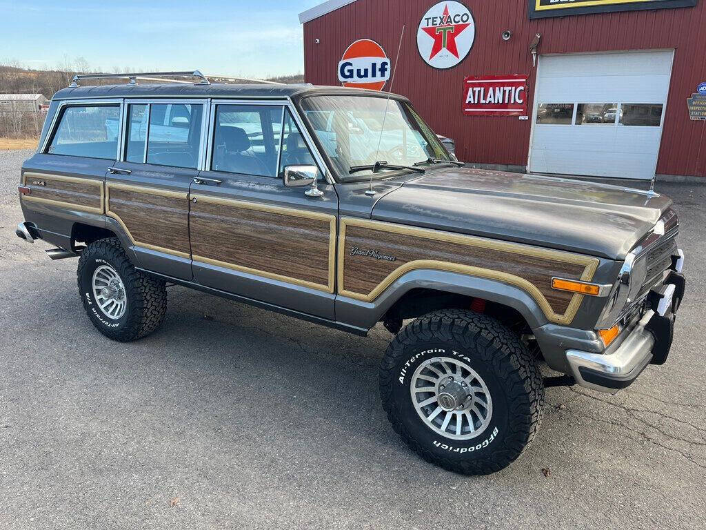 1989 Jeep Grand Wagoneer 2
