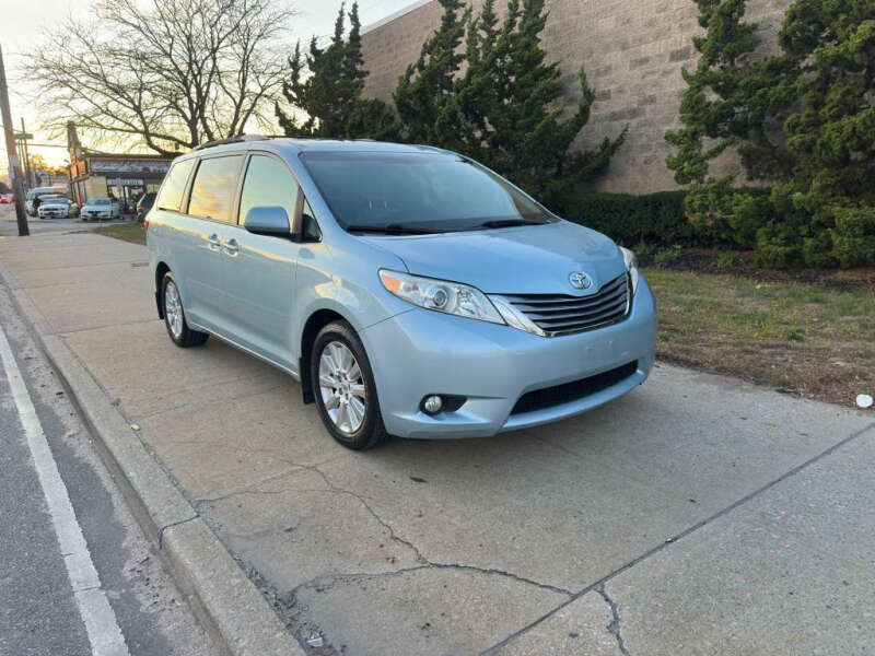 2015 Toyota Sienna XLE 7-Passenger
