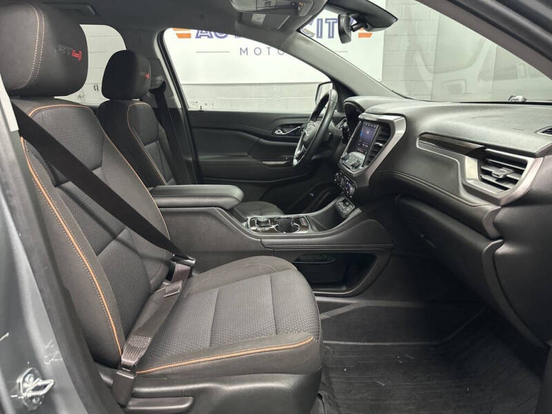 2023 GMC Acadia AT4