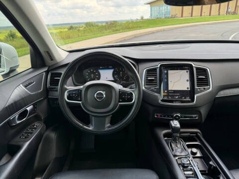 2020 Volvo XC90 T6 Momentum 6-Passenger