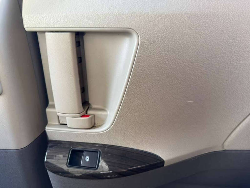 2015 Toyota Sienna XLE 8-Passenger