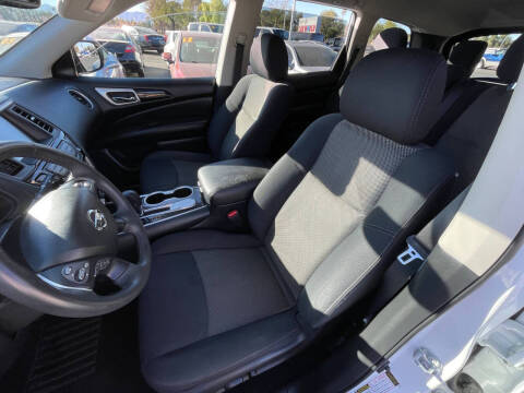 2018 Nissan Pathfinder SV