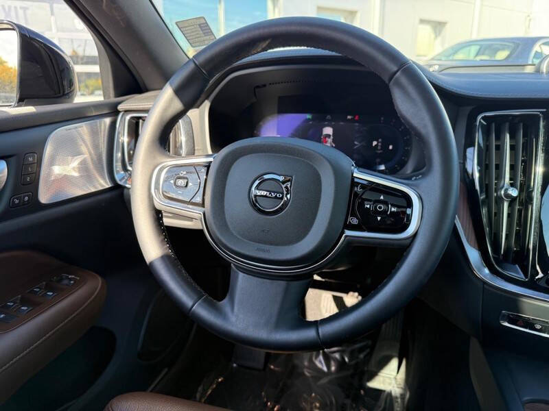 2024 Volvo S60 B5 Ultimate Dark Theme