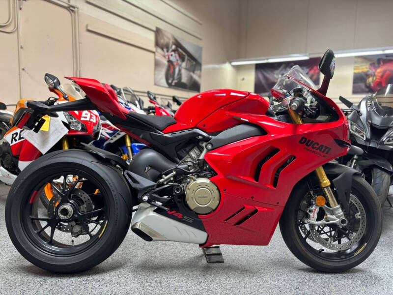 2022 Ducati V4 S