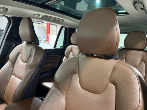 2019 Volvo XC90 T6 Momentum