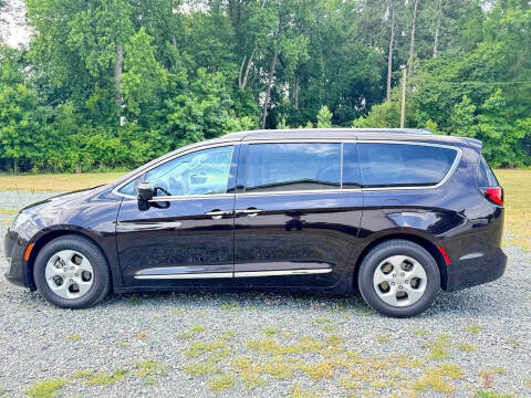 2017 Chrysler Pacifica Touring-L Plus