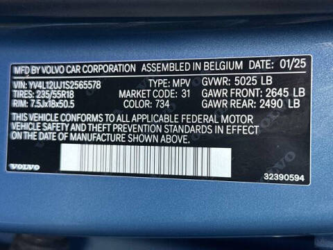 2025 Volvo XC40 B5 Core Bright Theme