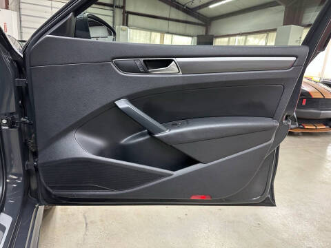 2017 Volkswagen Passat 1.8T R-Line