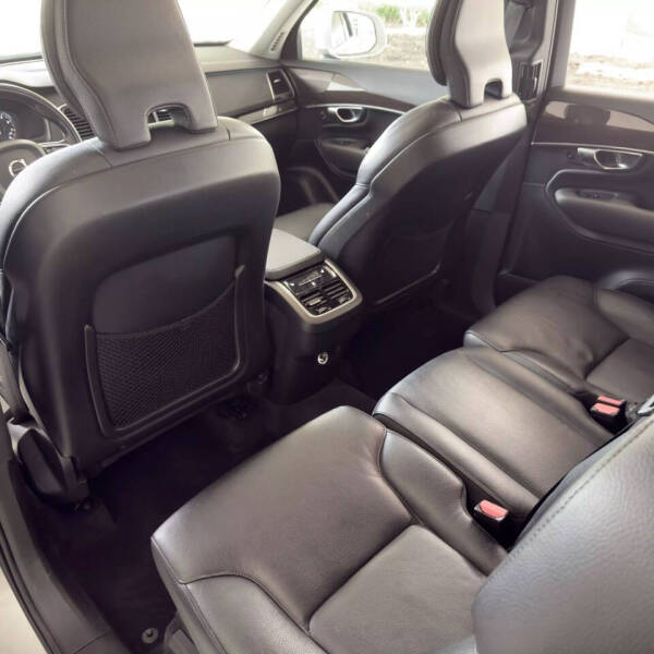 2019 Volvo XC90 T6 Momentum