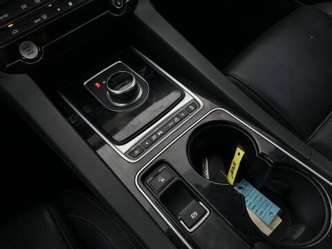 2017 Jaguar F-PACE 35t Prestige