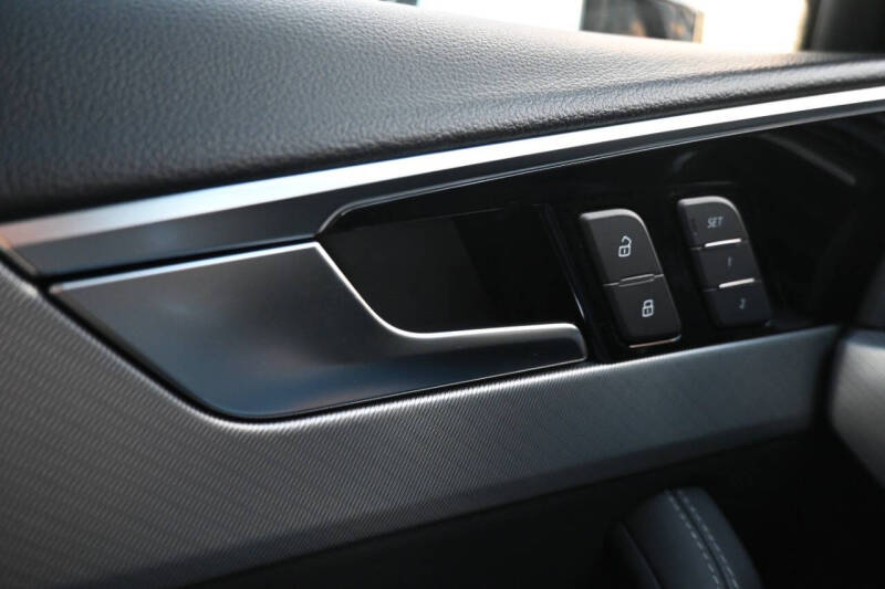 2022 Audi A4 quattro S line Prem Plus 45 TFSI