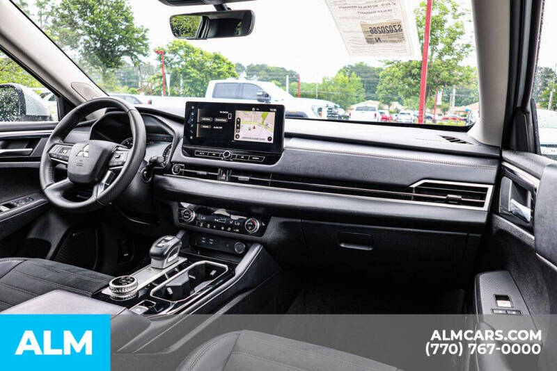 2025 Mitsubishi Outlander SE