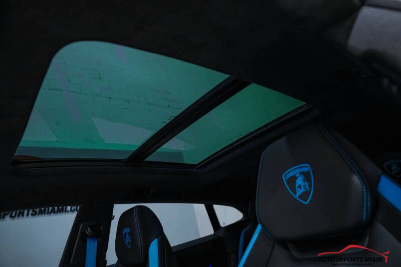 2025 Lamborghini Urus SE