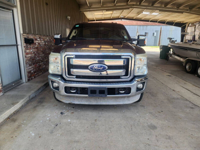 2011 Ford F-350 Super Duty Lariat photo 2