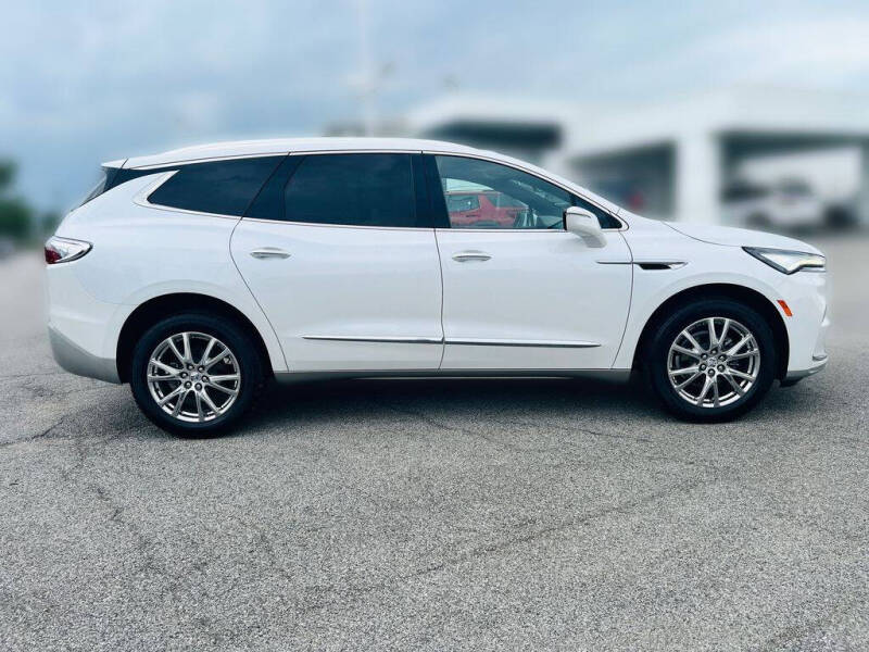 2023 Buick Enclave Essence