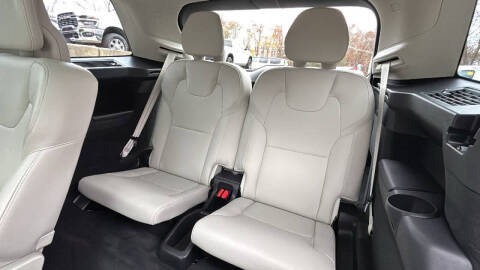 2020 Volvo XC90 T6 Momentum 6-Passenger