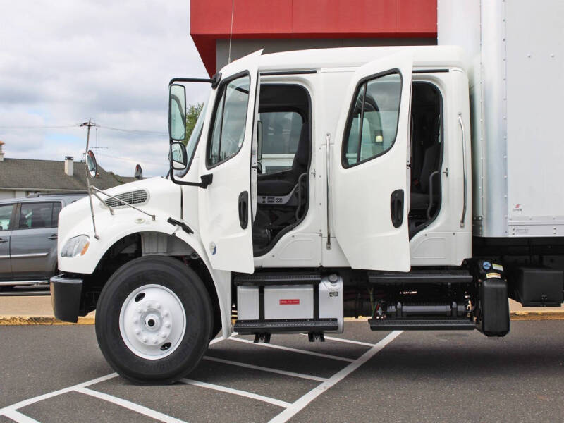 2018 Freightliner M2 106