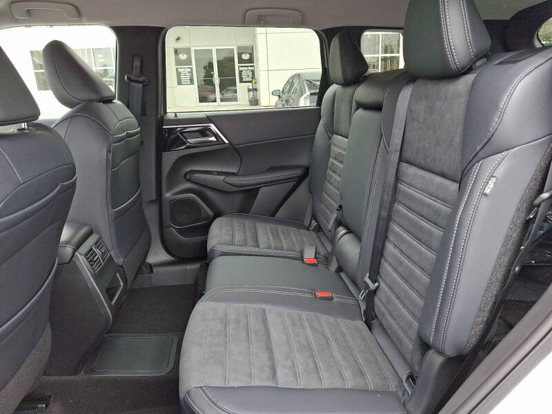 2025 Mitsubishi Outlander PHEV SE