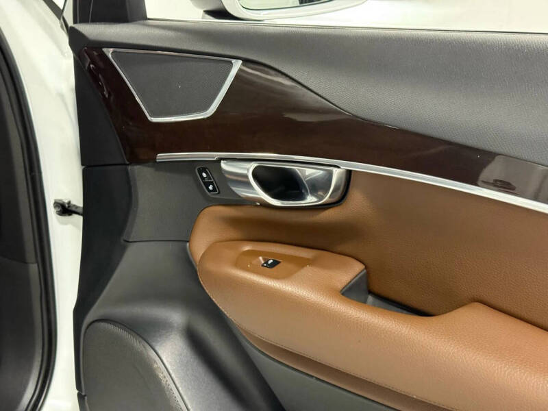 2019 Volvo XC90 T6 Momentum