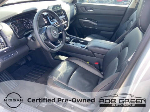 2024 Nissan Pathfinder SL