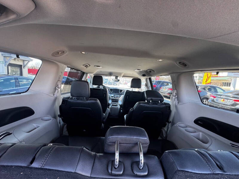 2017 Chrysler Pacifica Touring-L Plus
