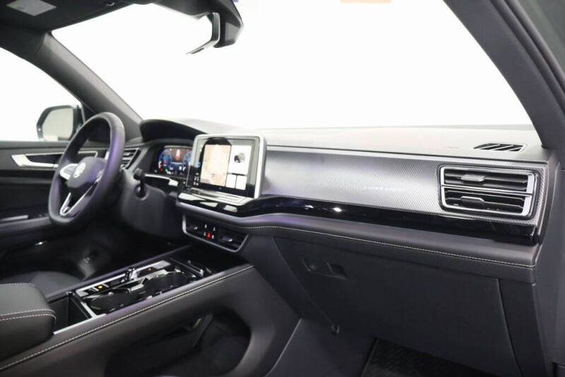 2026 Volkswagen Atlas Cross Sport SEL R-Line Black 4Motion