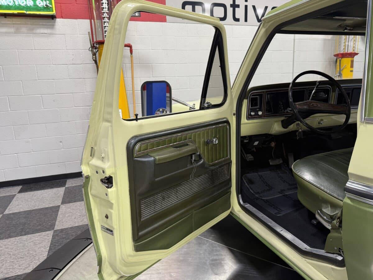 1976 Ford F-150 29