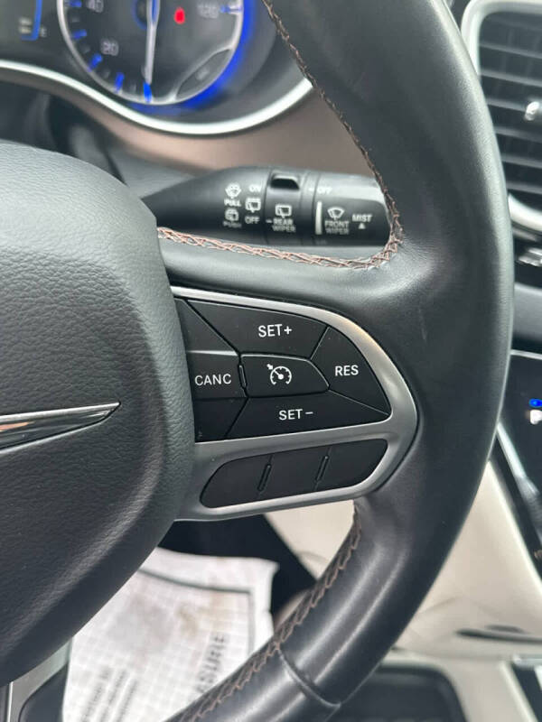 2017 Chrysler Pacifica Touring-L