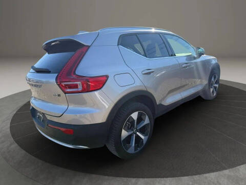 2024 Volvo XC40 B5 Plus Bright Theme